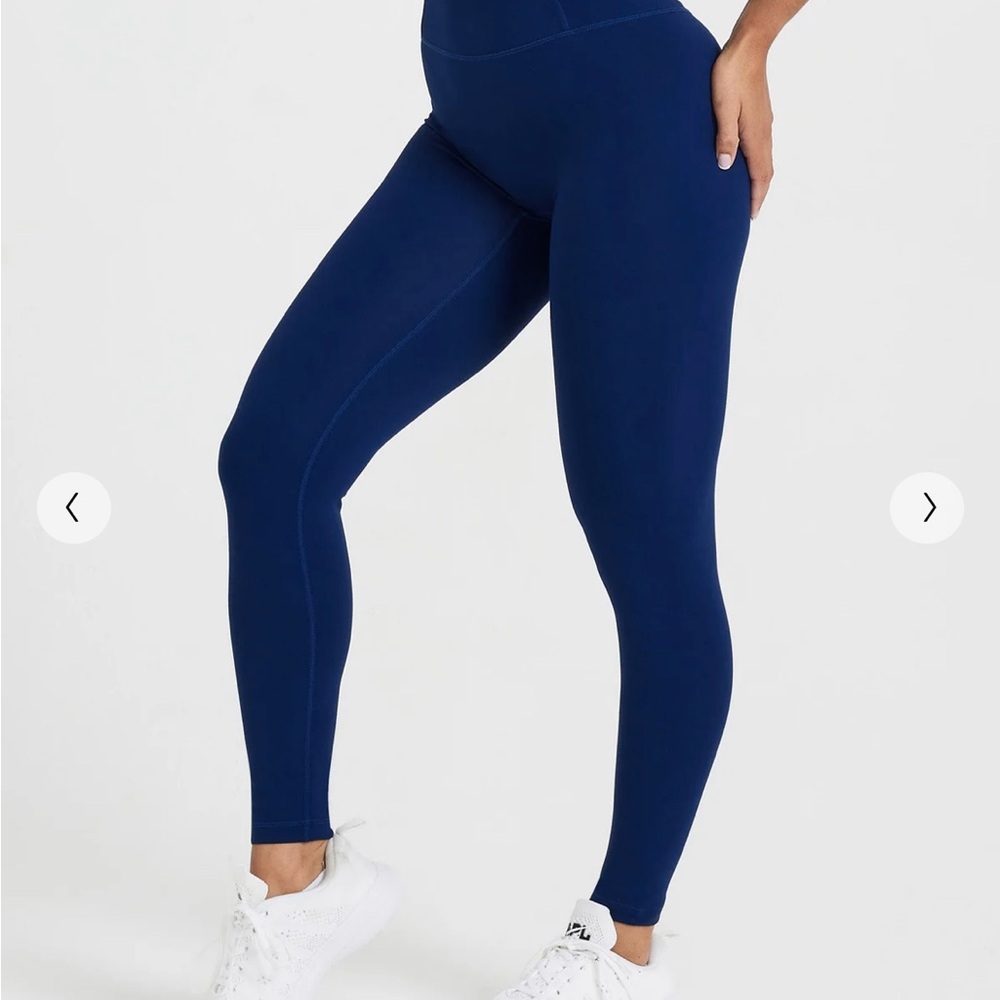Oner Active timeless leggings in midnight. Size S. Too small and never worn.